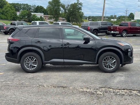 Used 2024 Nissan Rogue S AWD/4WD image 2