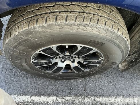 Used 2023 Nissan Titan SV w/ SV Convenience Package image 7