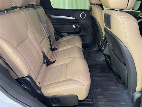 Used 2025 Land Rover Discovery Dynamic SE image 23