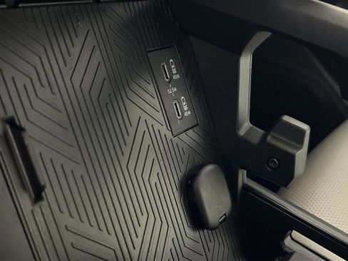 Used 2024 Toyota Tacoma Limited w/ Limited Package (LT) image 30