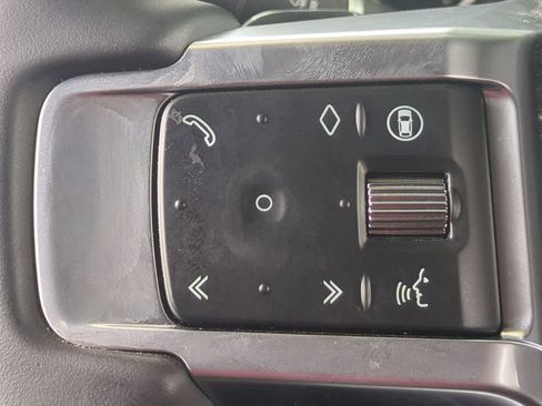 Certified 2025 Land Rover Discovery S image 24