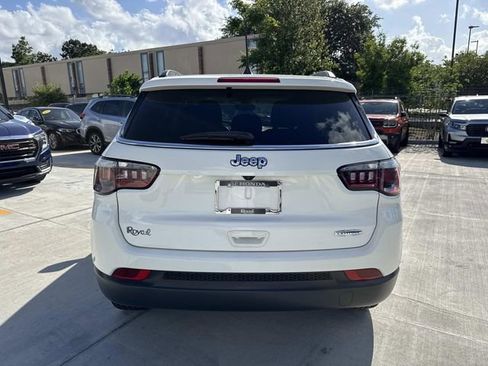 Used 2019 Jeep Compass Latitude FWD image 6