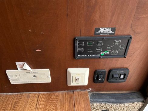 Used 2013 Ford E-450 and Econoline 450 Super Duty w/ Motorhome Prep Pkg image 33