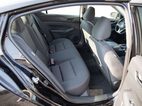 Used 2025 Nissan Altima 2.5 SV FWD image 21
