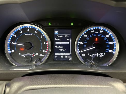 Used 2017 Toyota Highlander Plus AWD/4WD image 13