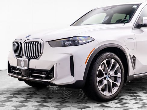 Used 2024 BMW X5 xDrive50e w/ Parking Assistance Package AWD/4WD image 41