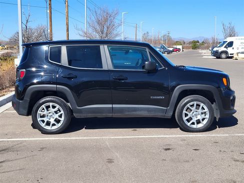Used 2023 Jeep Renegade Latitude image 4