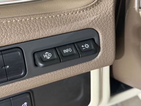 Used 2023 GMC Yukon Denali RWD image 16