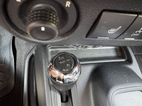 Used 2012 Jeep Wrangler Unlimited Sahara w/ Connectivity Group AWD/4WD image 24