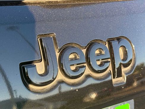 Used 2020 Jeep Grand Cherokee Altitude image 31