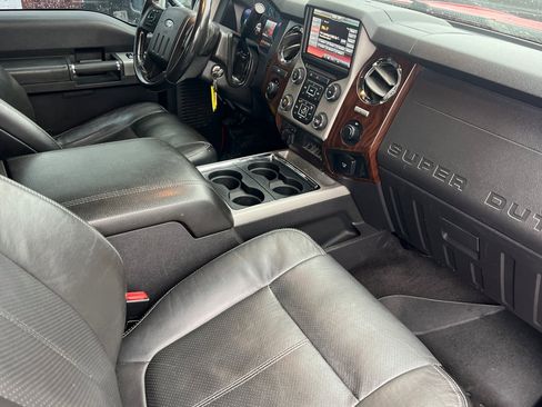 Used 2014 Ford F250 Lariat w/ Lariat Interior Package image 15