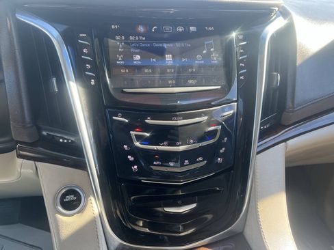 Used 2017 Cadillac Escalade Luxury RWD image 13