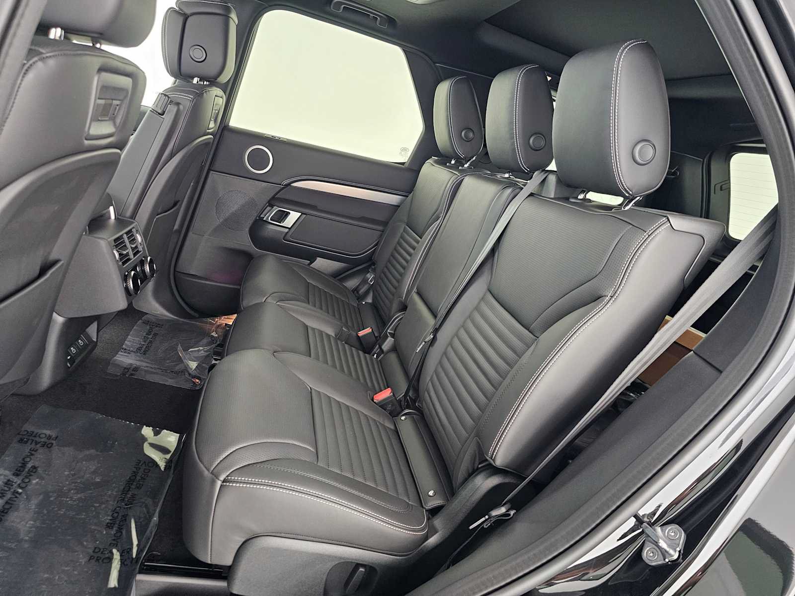 New 2026 Land Rover Discovery Limited Edition AWD/4WD image 17