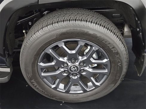 Used 2025 Toyota Sequoia Platinum image 11