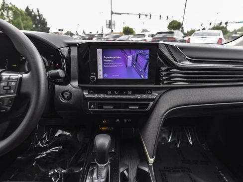 Used 2025 Toyota Camry LE FWD image 25