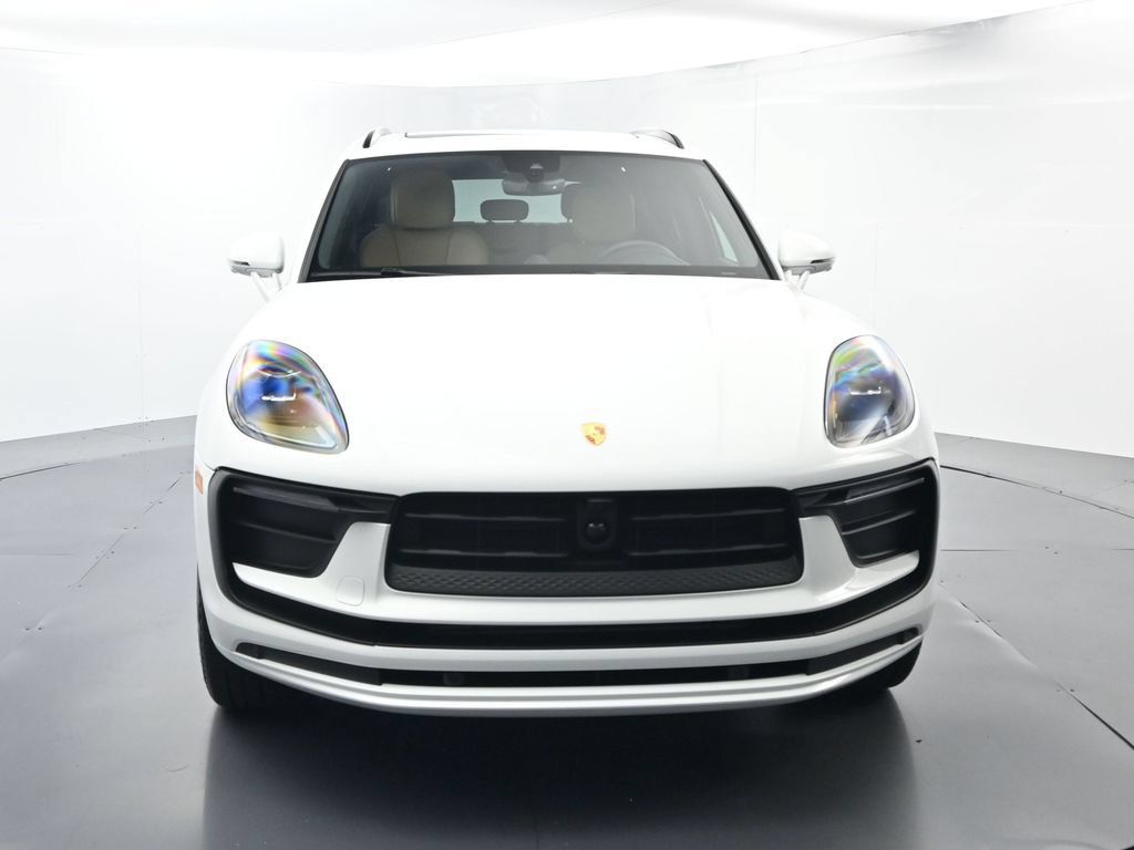 Certified 2026 Porsche Macan AWD/4WD image 18