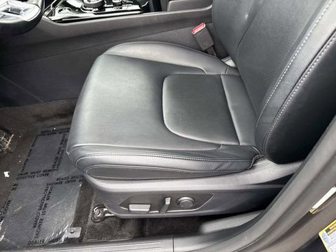 Used 2023 Kia Sportage EX image 15