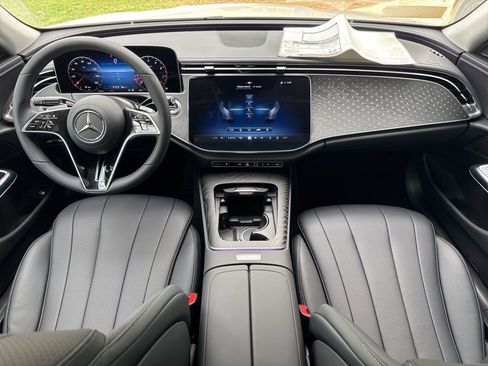 Used 2025 Mercedes-Benz E 350 4MATIC Sedan image 22