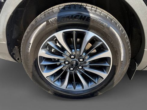 Used 2023 Lincoln Nautilus Reserve w/ Cargo Utility Package FWD image 10