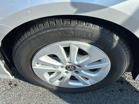 Used 2016 Toyota Prius Two image 34