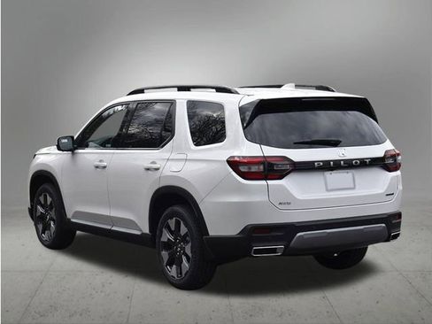 New 2026 Honda Pilot Touring image 3