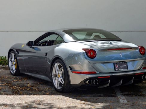 Used 2015 Ferrari California T RWD image 15