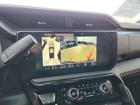 Used 2025 GMC Sierra 2500 AT4 AWD/4WD image 18