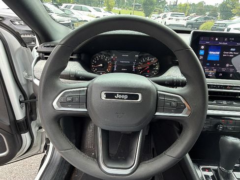 Used 2024 Jeep Compass Latitude AWD/4WD image 26