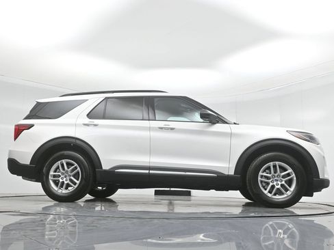 Used 2025 Ford Explorer Active RWD image 47