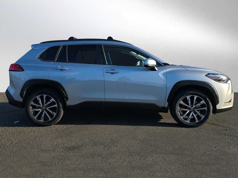 Certified 2022 Toyota Corolla Cross XLE image 2