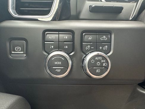 Used 2024 GMC Sierra 1500 Denali w/ Denali Reserve Package image 9