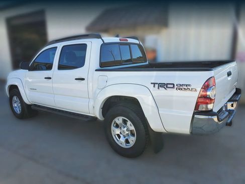 Used 2015 Toyota Tacoma PreRunner w/ TRD Off-Road Package image 4