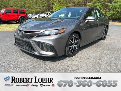 Used 2023 Toyota Camry SE FWD image 1