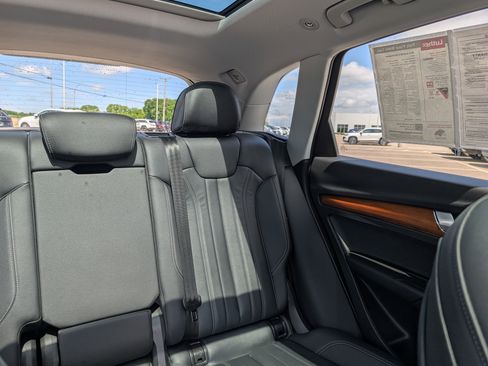 Used 2023 Audi Q5 e Premium w/ Convenience Package AWD/4WD image 14