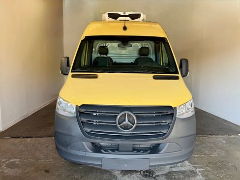 Used 2021 Mercedes-Benz Sprinter 3500 w/ Comfort Plus Package image 3