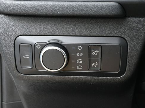 Used 2022 Ford Escape SE w/ SE Sport Appearance Package image 12