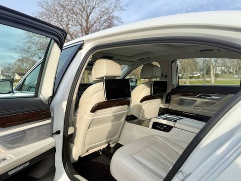Used 2016 BMW 750i xDrive image 18