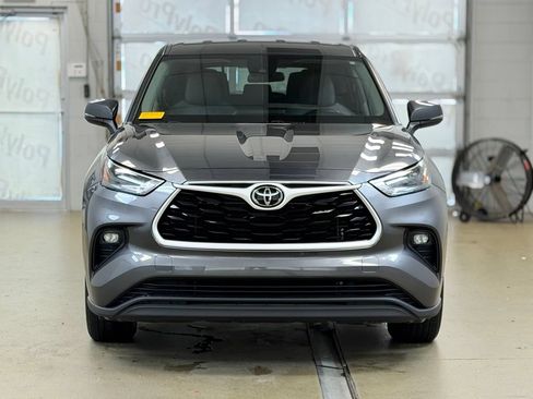 Used 2022 Toyota Highlander LE AWD/4WD image 2