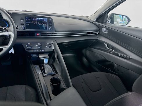 Certified 2026 Hyundai Elantra SE FWD image 22