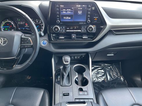 Used 2021 Toyota Highlander XLE image 10