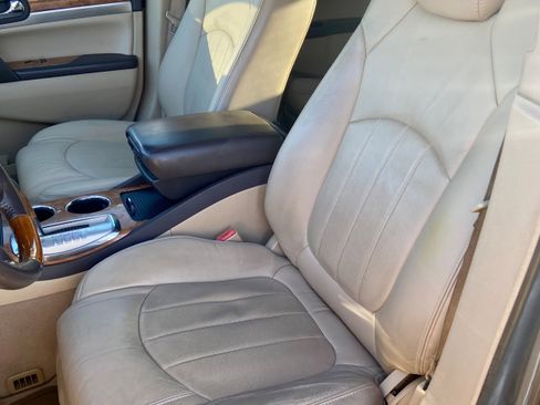 Used 2010 Buick Enclave CXL image 10