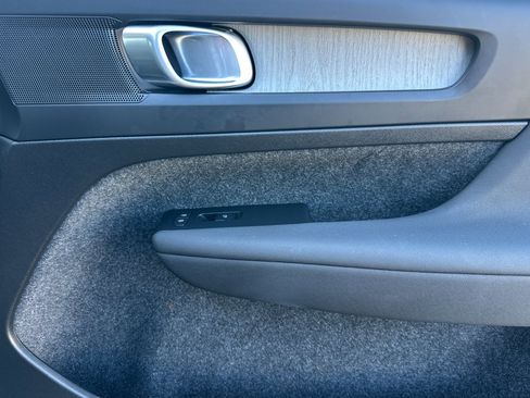 Certified 2025 Volvo XC40 B5 Core image 19