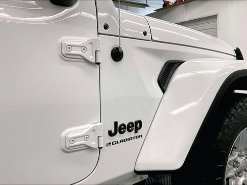 Used 2023 Jeep Gladiator Sport AWD/4WD image 11