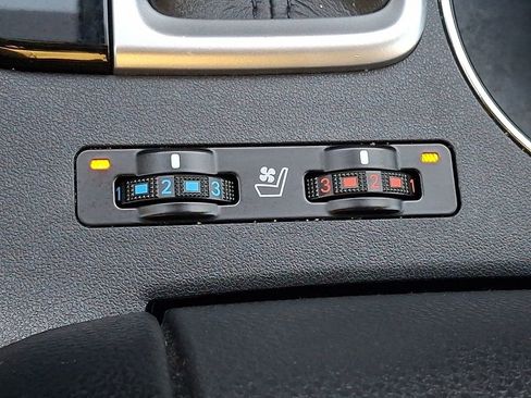 Used 2019 Toyota Highlander Limited Platinum image 29