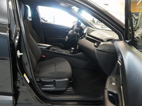 Used 2018 Toyota C-HR XLE image 9