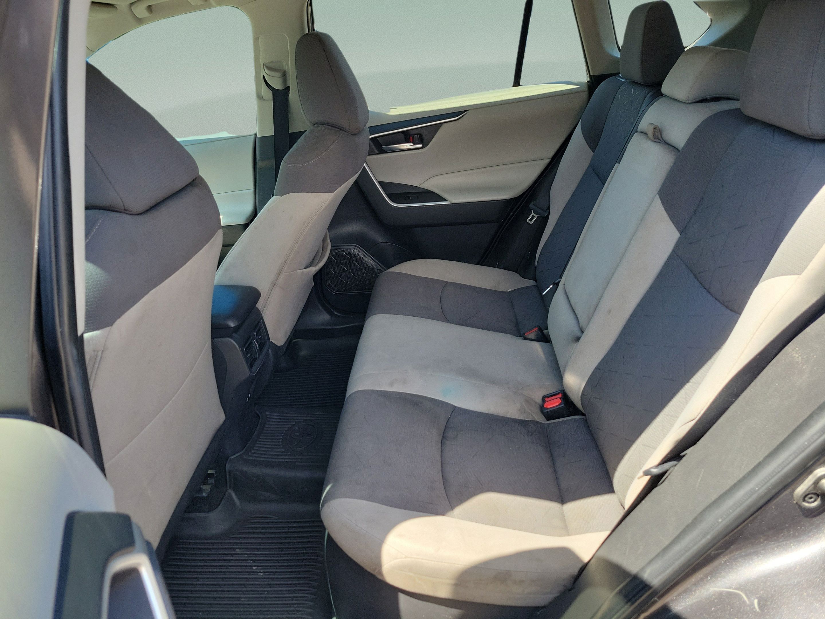Used 2022 Toyota RAV4 XLE w/ Convenience Package AWD/4WD image 9