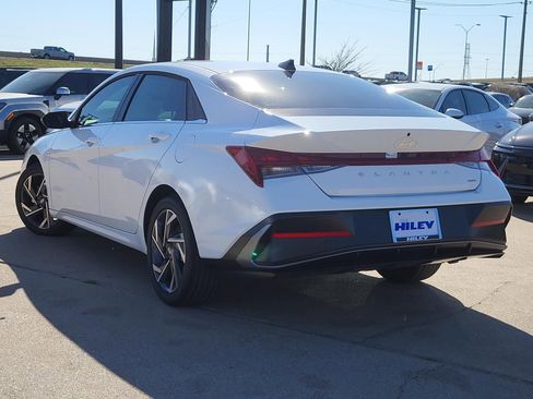 New 2026 Hyundai Elantra Limited FWD image 3