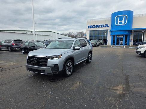 New 2026 Honda Pilot Touring image 7