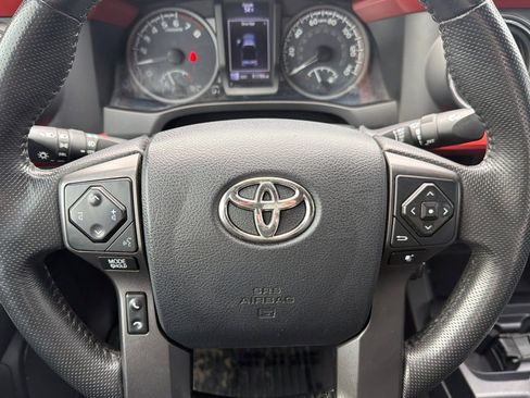 Used 2017 Toyota Tacoma TRD Sport AWD/4WD image 19