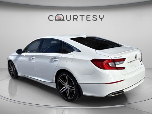Used 2021 Honda Accord Touring image 5